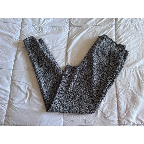 Athleta Pixy Drifter Tight Women's Size Medium Zip Pocket, Ankle Legging Blk/Whi - Picture 10 of 11